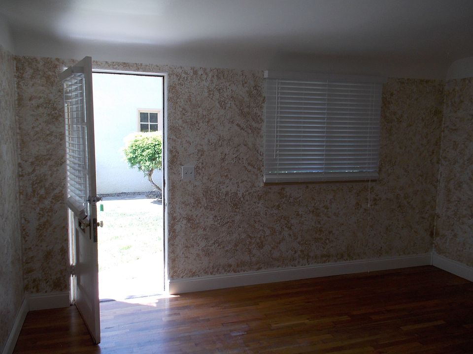 Front door opens to courtyard