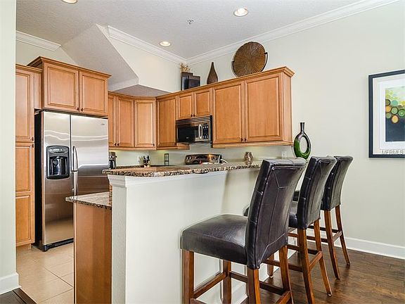 4th image of 3210 W Horatio St Unit 5
