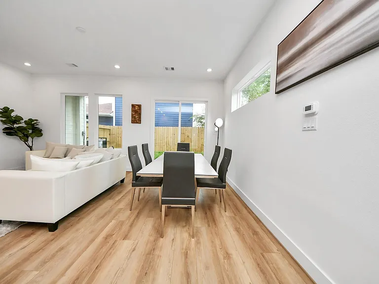 505 Middle St — Photo 10