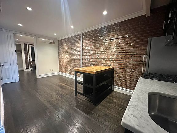 3rd image of 133 E 4th St #1214