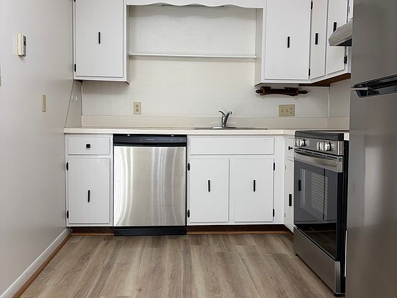 3rd image of 240 W Tuscola St APT 6