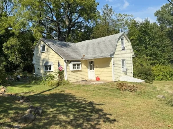 9 Hamilton Rd, Long Hill Twp., NJ 07933