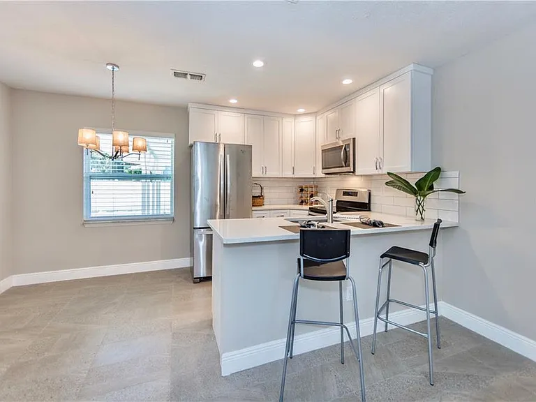 817 Laurel Ave — Photo 5