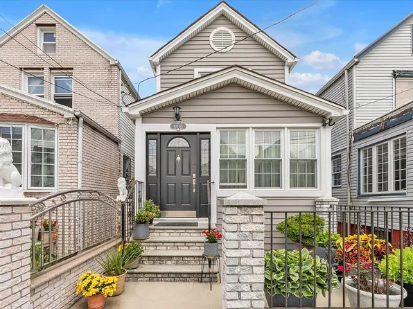 10505 131st St, South Richmond Hill, NY 11419