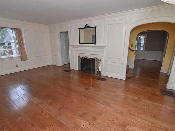 3rd image of 52 E Southgate Ave