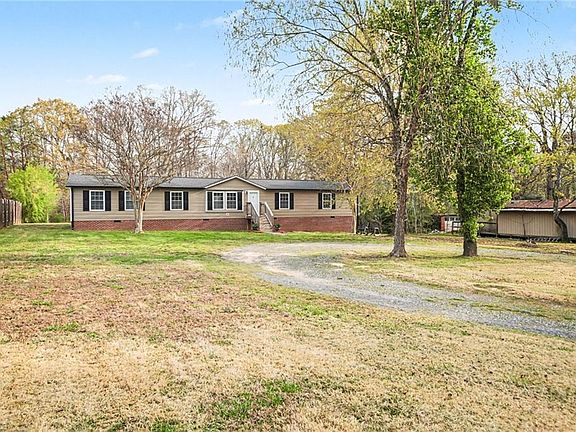 3rd image of 4022 Plum Tree Rd