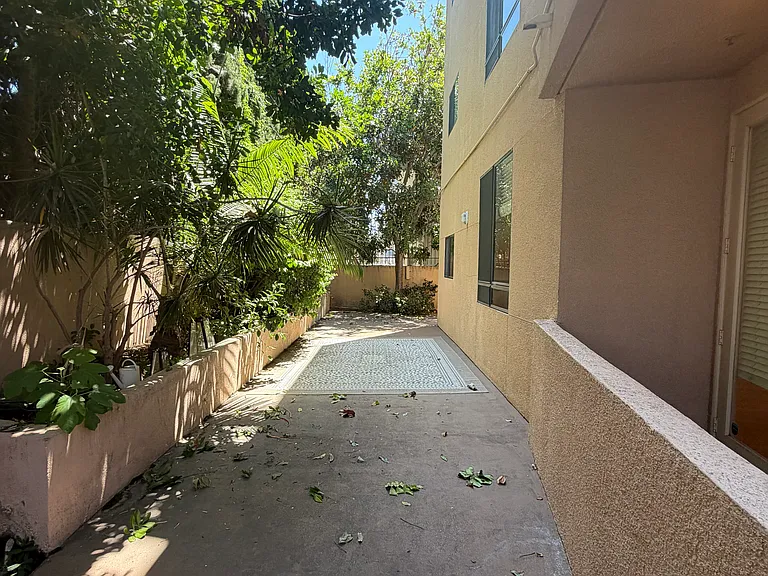 1238 S Holt Ave #2 — Photo 47