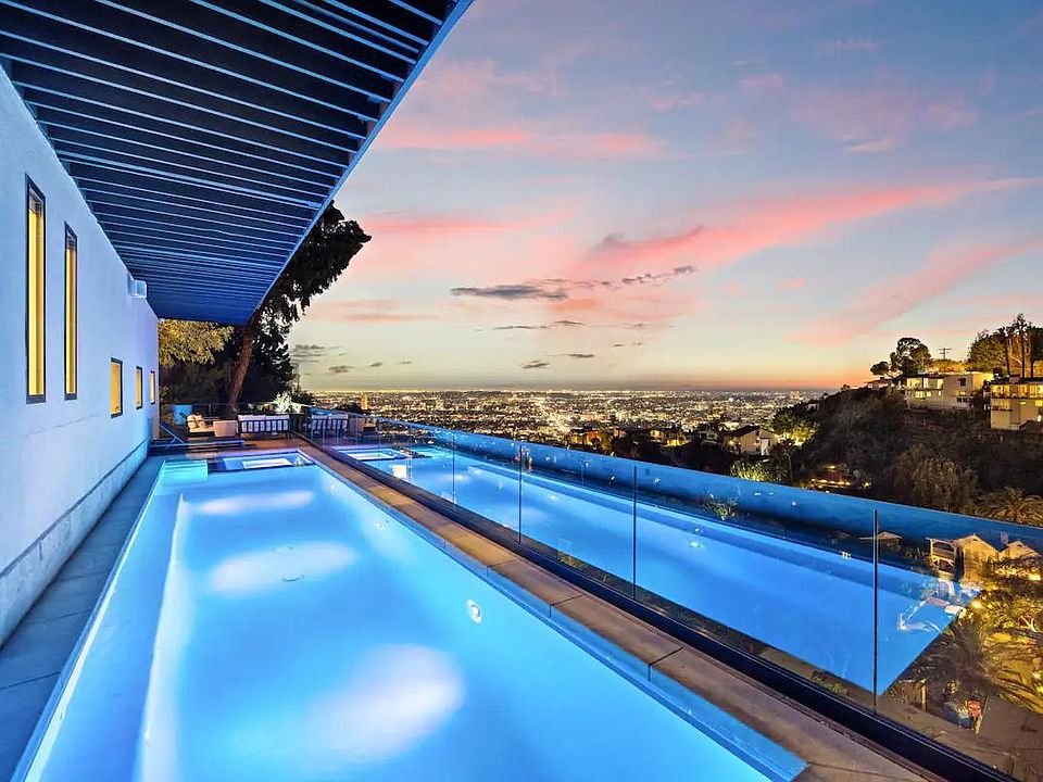 Live like a star in the heart of Hollywood Hills with Stay Awhile Villas.