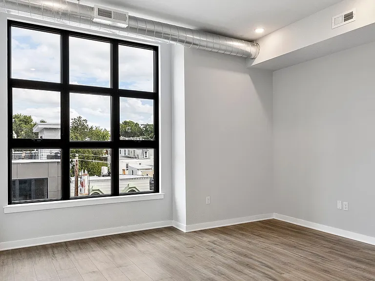 The Bentley Apartments — Photo 6