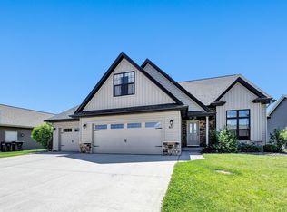 631 Pebblestone Cir, Hobart, WI 54155