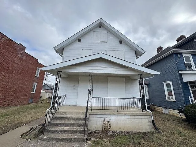 200 Dana Ave photo 1