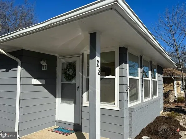 28 Mount Dashan Ln, Toms River, NJ 08753