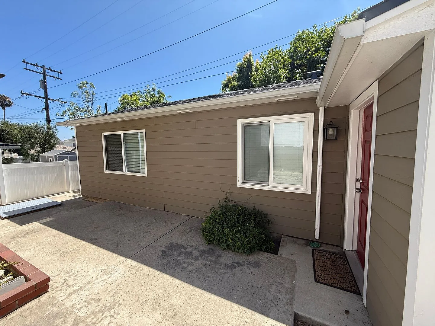 Amazing 1 Bedroom Back Home in La Crescenta! — Photo 1