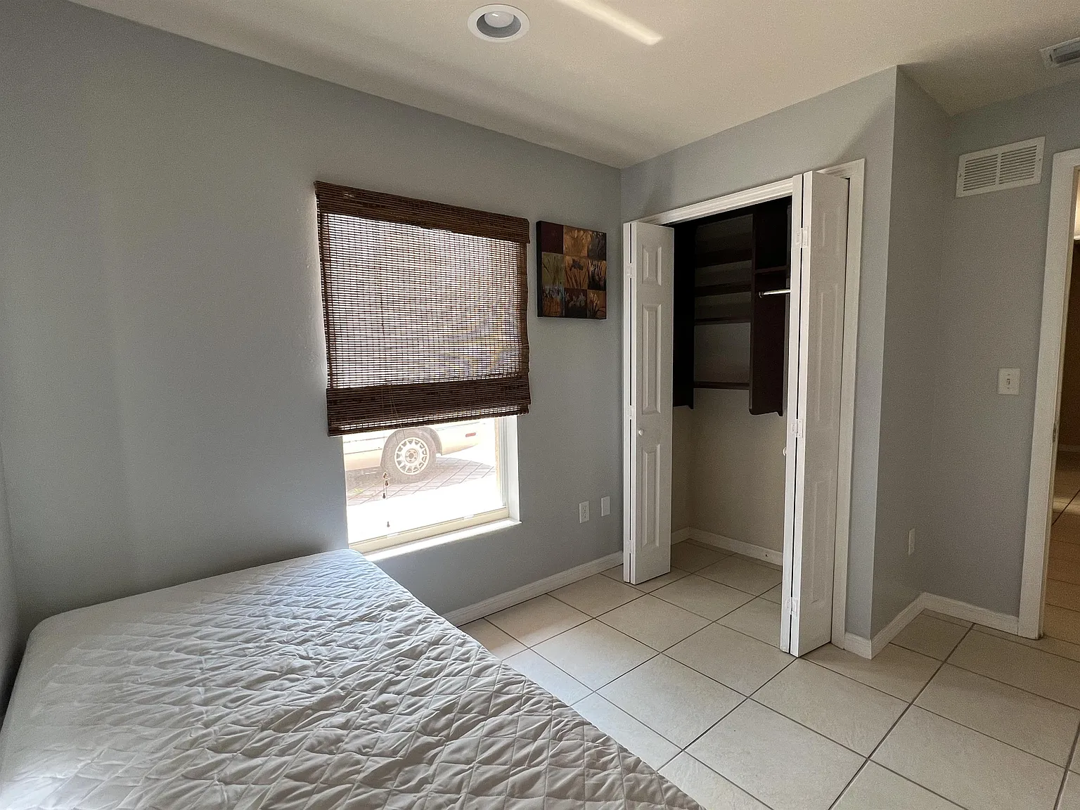 2925 Montclaire Ave Duplex - Unit B RM # 1 — Photo 3