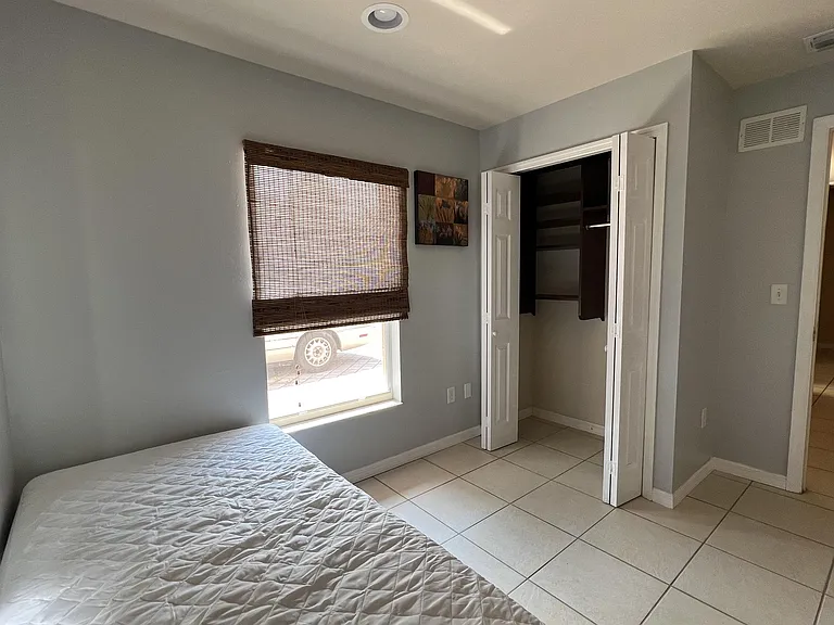 2925 Montclaire Ave #B — Photo 3