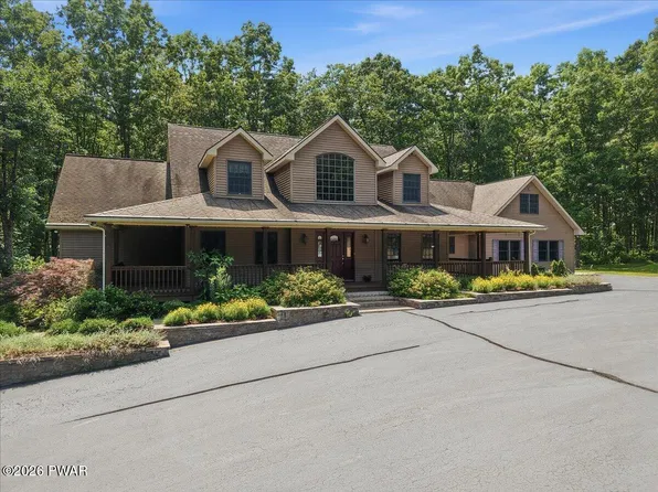 136 Hilltop Ln, Hawley, PA 18428