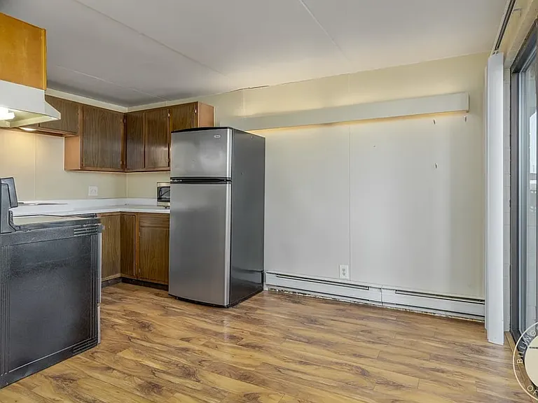 300 N 25th St #401 — Photo 9
