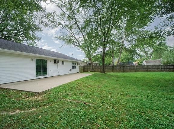 5th image of 644 Chateau Dr