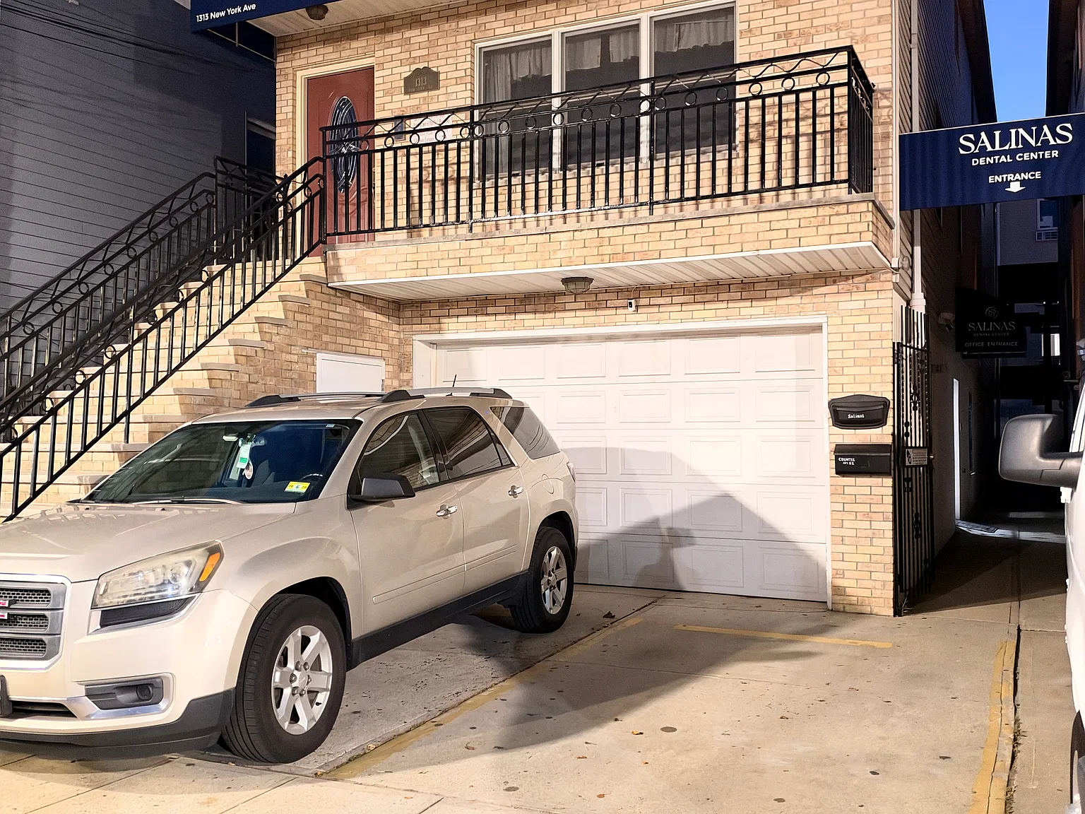 3 bed, 1600 sqft, $3,000 — Photo 1