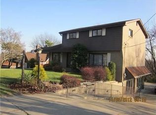 1030 Brierly Ln, West Mifflin, PA 15122