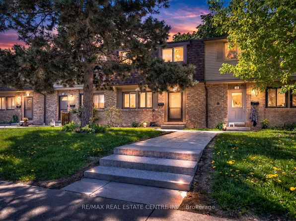 105 Hansen Rd N #102, Brampton, ON L6V 3C9