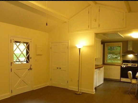 5th image of 39 Laurelton Rd #A