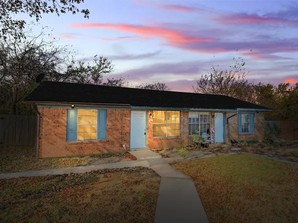 216 Pine Meadow Dr, Kennedale, TX 76060