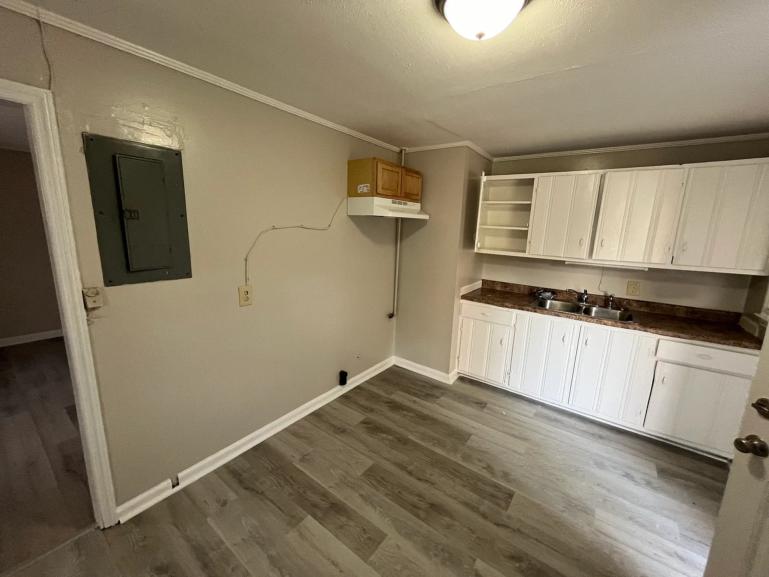 3 bed, 936 sqft, $875 — Photo 2