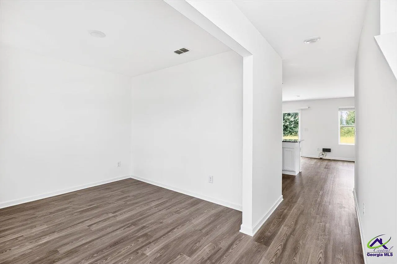 5 bed, 3.0 bath, 2180 sqft, $2,100 — Photo 4