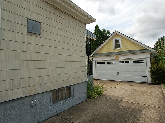 3rd image of 119 S 4th St
