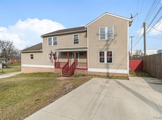 40 N Winding Dr, Waterford, MI 48328