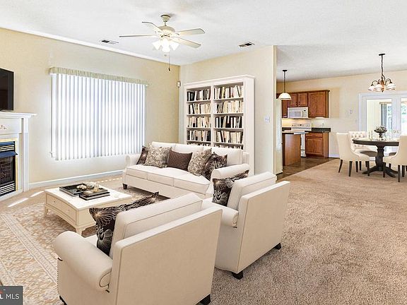 3rd image of 105 Sarvis Ct