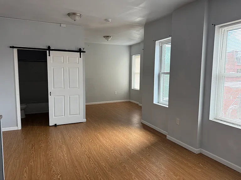 415-417 Main St #2B — Photo 4