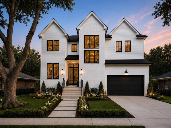 2211 Stonecrest Dr, Houston, TX 77018