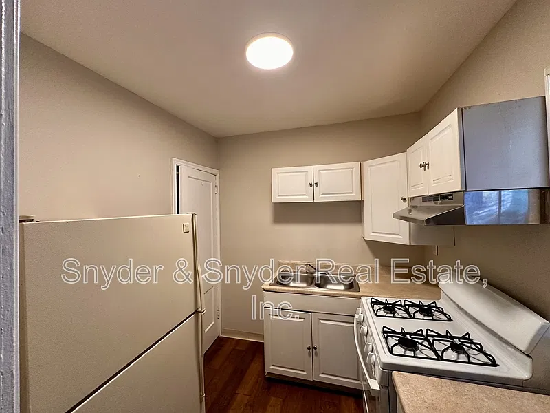 3 bed, 1.0 bath, $895 — Photo 4