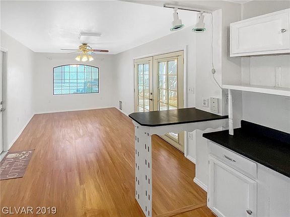 5th image of 103 Dogwood St
