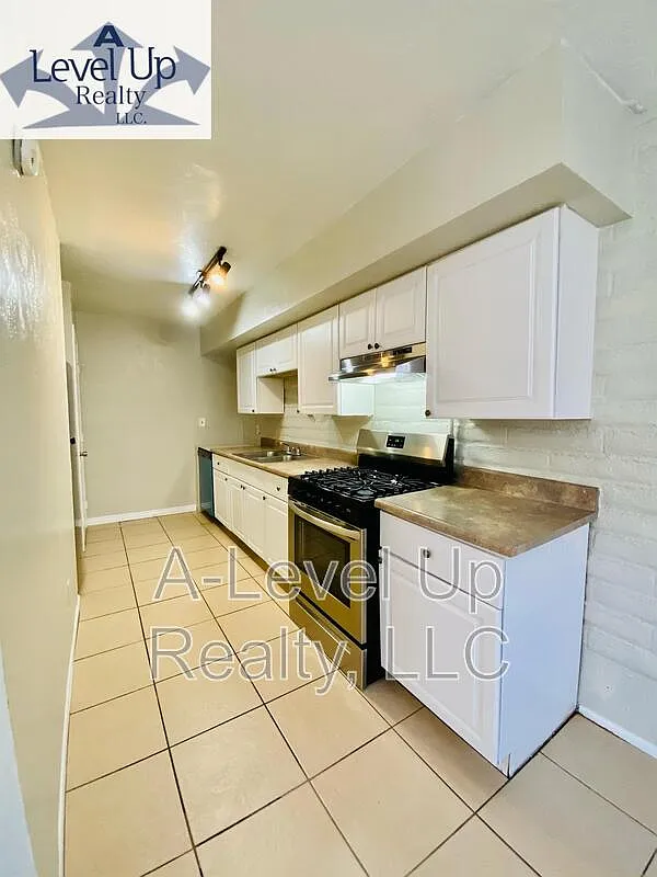 3 bed, 1.0 bath, 1000 sqft, $1,250 — Photo 4
