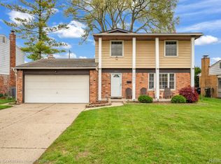 12853 Picadilly Dr, Sterling Heights, MI 48312