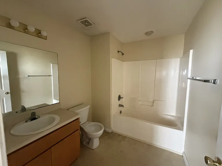 101 Hall St #212 — Photo 7