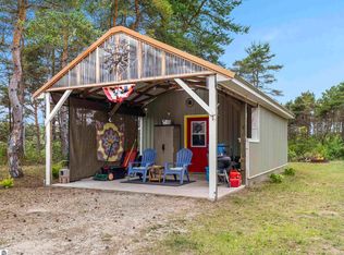 1154 Railroad Trl, Beulah, MI 49617
