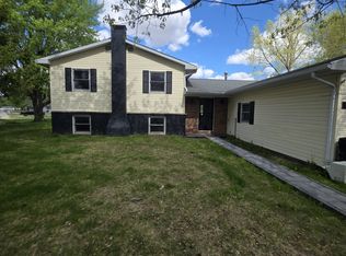 199 Lakeview Dr, Wataga, IL 61488
