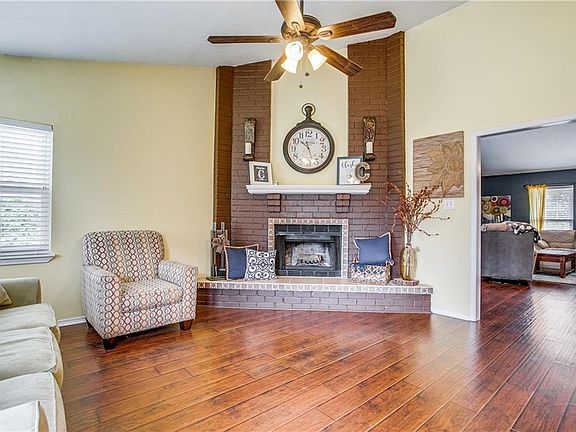 5th image of 3900 Wrenwood Dr