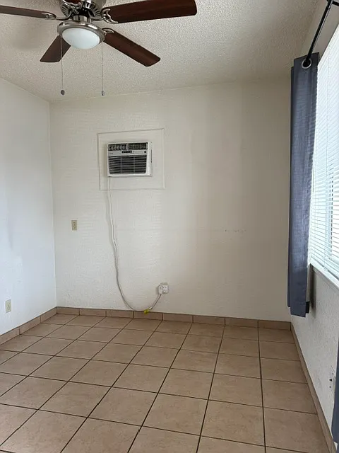 Studio, 400 sqft, $1,000 — Photo 3