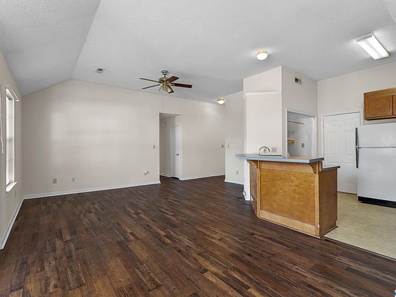 5th image of 100 River Oaks Dr NW