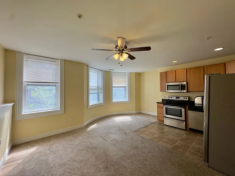 2210 N Charles St — Photo 14
