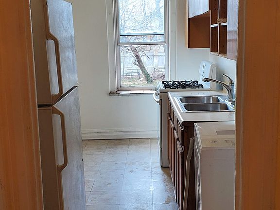 4th image of 724 E 216th St APT 4B