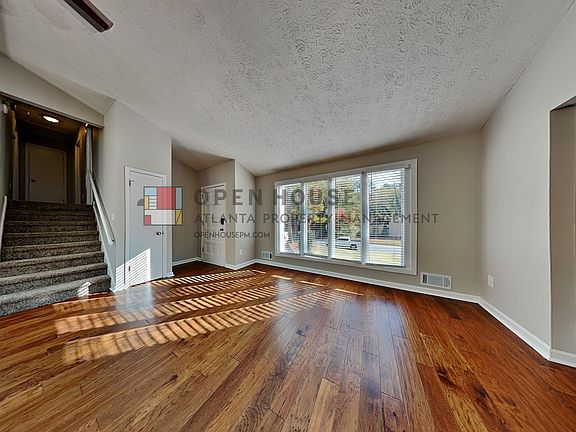 4th image of 2990 Creek Park Dr