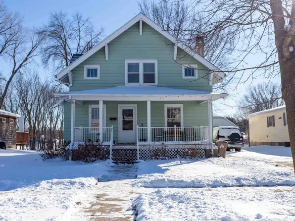 611 2nd Ave SW, Dyersville, IA 52040