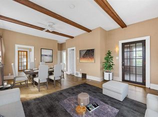 327 36th St NE, Cedar Rapids, IA 52402