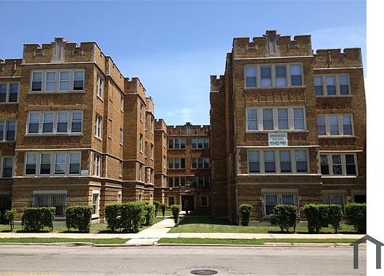 1st image of 11207 S King Dr APT 3